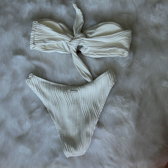 White strapless textured bikini from Berlook, size XS. BRAND NEW - Picture 3 of 3